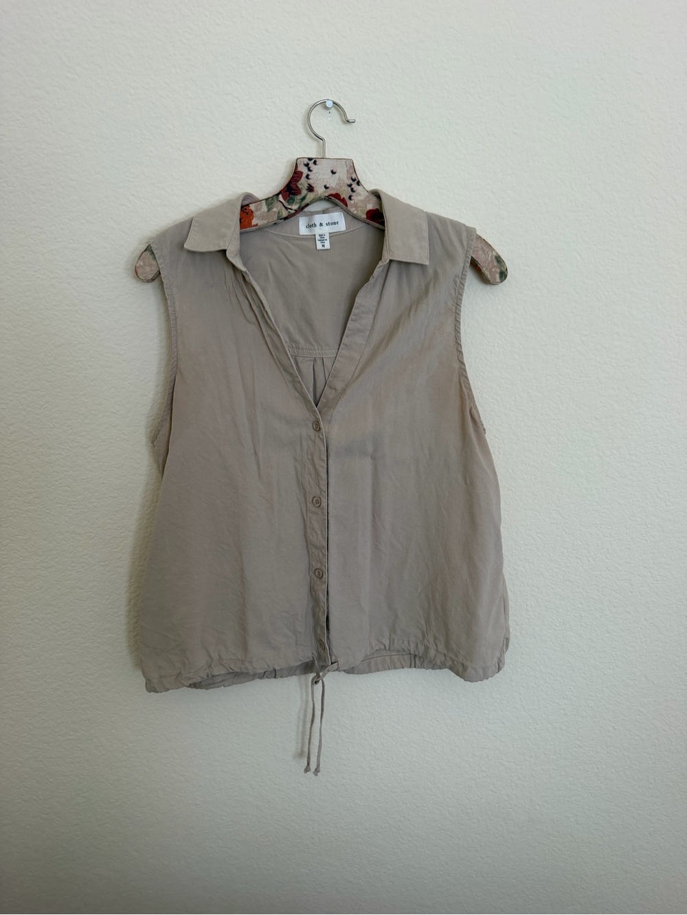 cloth & stone Sleeveless Button-Front Drawstring Top in Tan